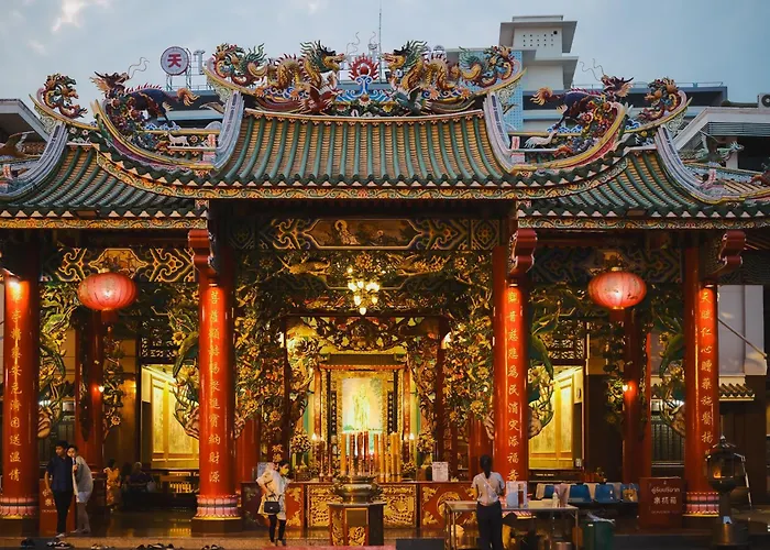 Hidden Gems In China Town, 2Br